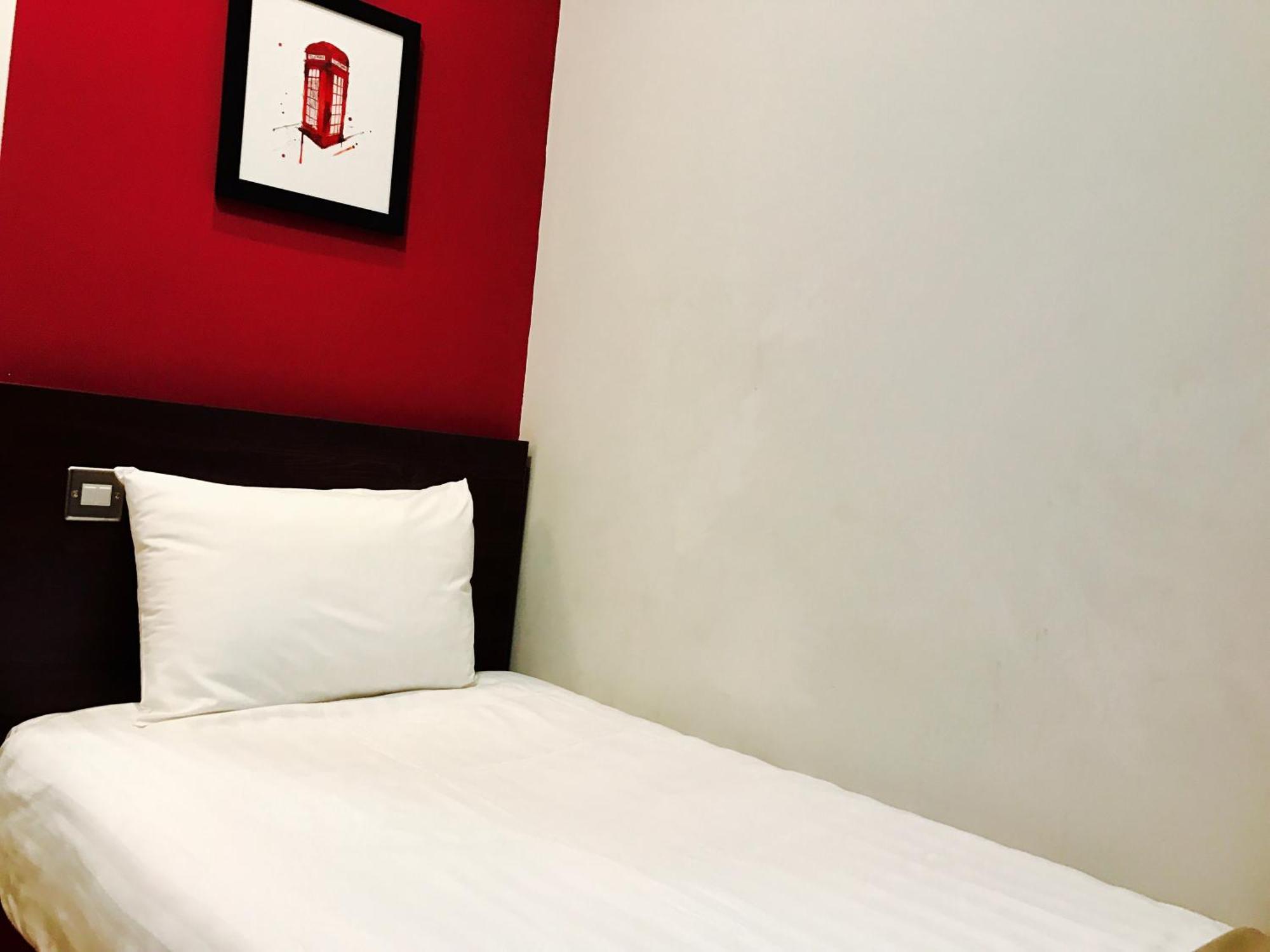 Royal Cambridge Hotel London Room photo